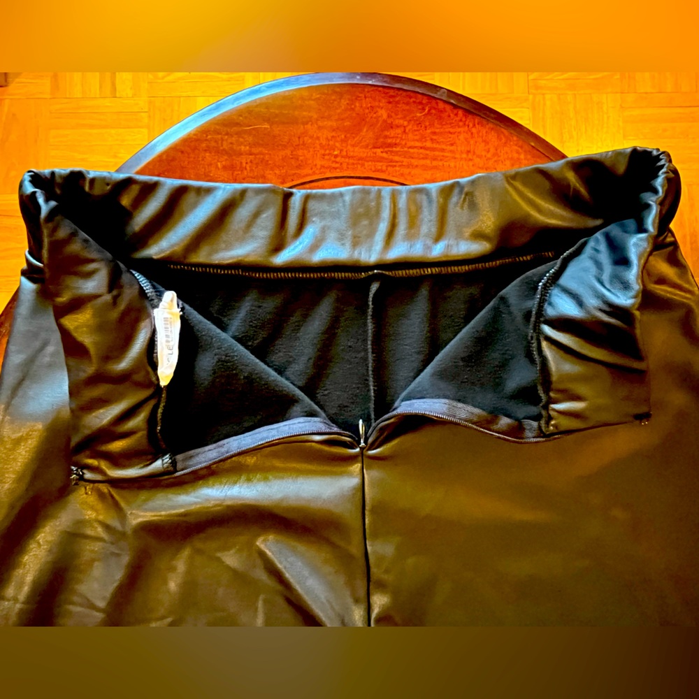 Anthropologie faux leather slit pants / leggings. Stretchy waist. Black. Size M - Picture 10 of 11